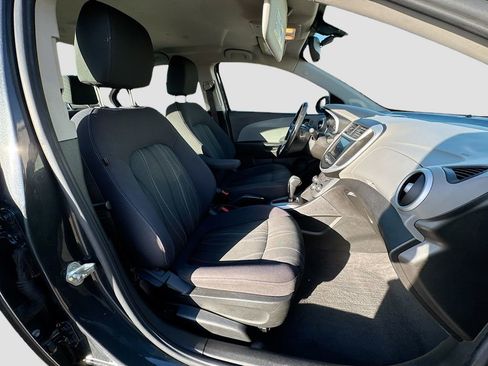 Used 2020 Chevrolet Sonic LT w/ Convenience Package image 32