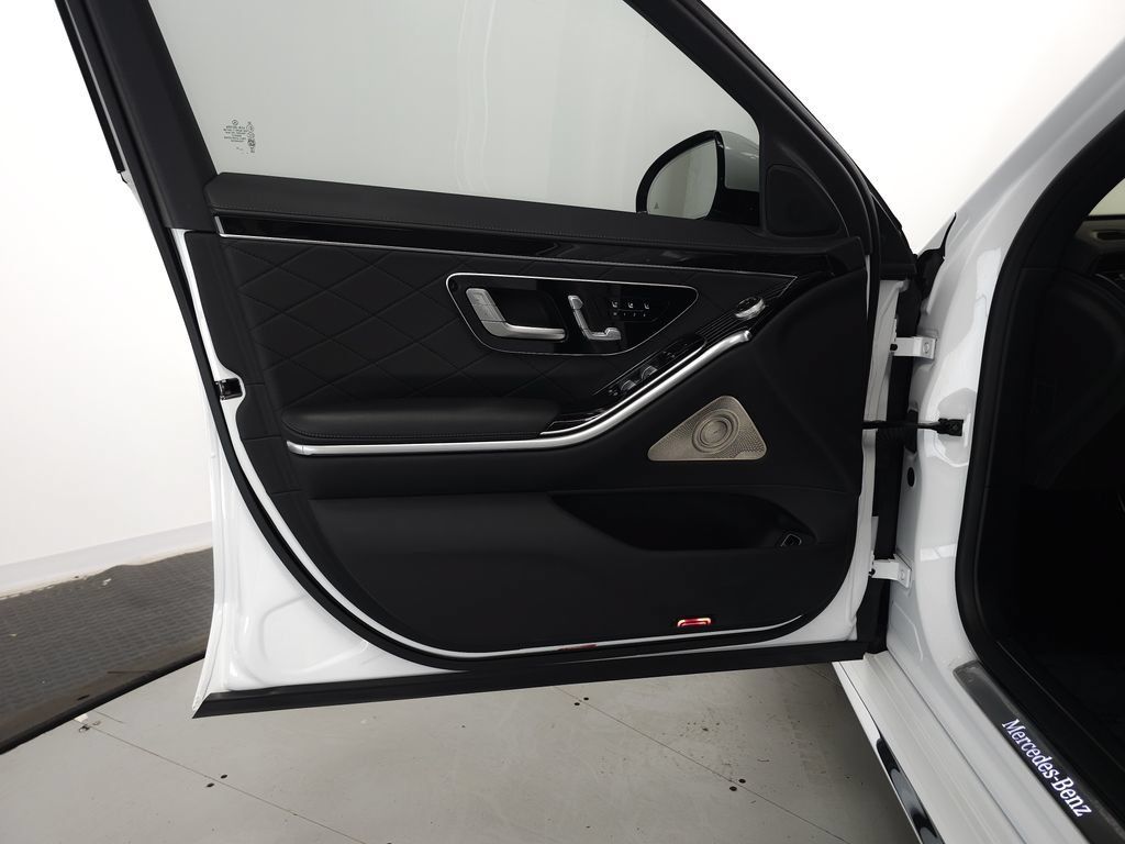 Used 2024 Mercedes-Benz S 580 4MATIC Sedan image 5