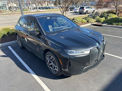 Used 2025 BMW iX xDrive50 w/ Premium Package AWD/4WD image 16