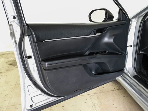 Used 2018 Toyota Camry SE FWD image 35