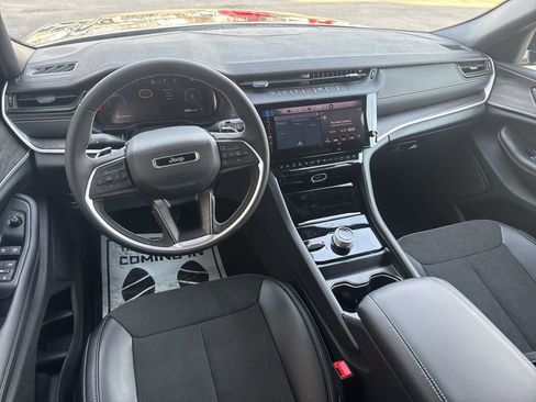 New 2026 Jeep Grand Cherokee Altitude AWD/4WD image 17
