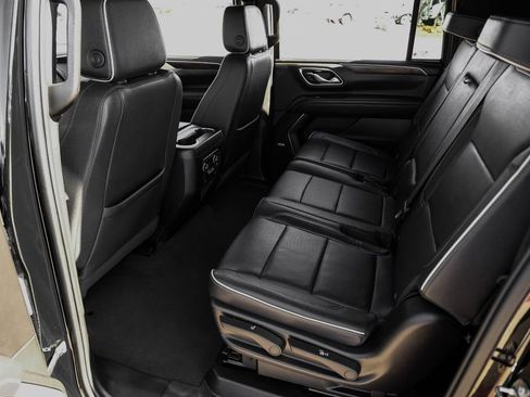 Used 2024 Chevrolet Suburban Premier image 35