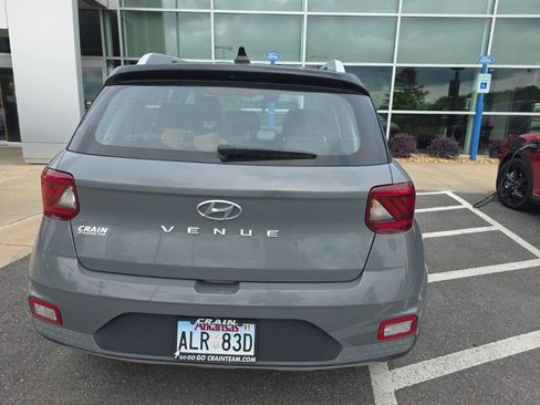 Used 2022 Hyundai Venue Limited w/ Cargo Package FWD image 6