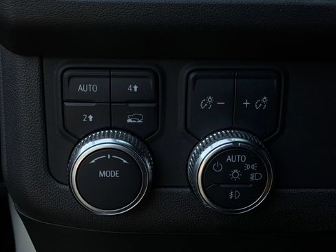 Used 2022 GMC Yukon SLT AWD/4WD image 25