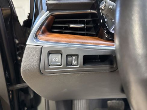 Used 2022 Cadillac XT5 Premium Luxury w/ LPO, Floor Liner Package AWD/4WD image 14