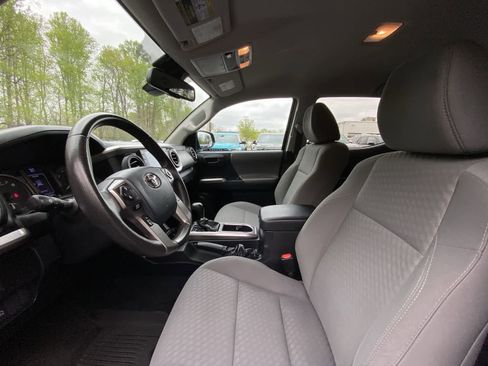 Used 2020 Toyota Tacoma SR5 AWD/4WD image 19