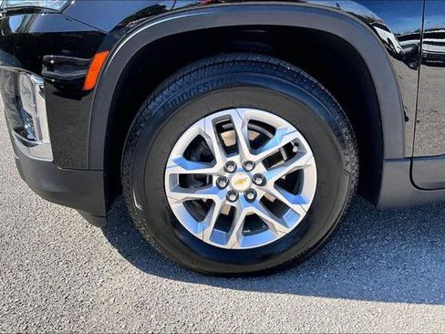 Used 2023 Chevrolet Traverse LS FWD image 13