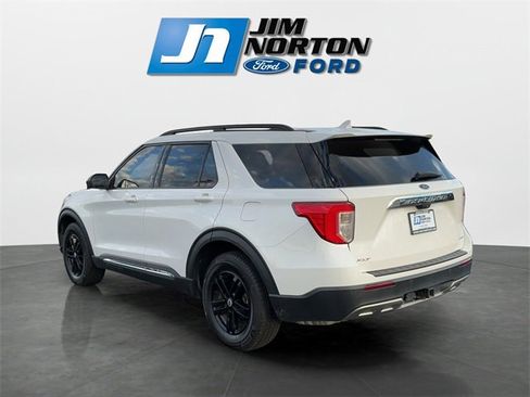 Used 2021 Ford Explorer XLT w/ Equipment Group 202A image 5