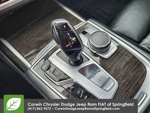 Used 2022 BMW 740i xDrive w/ Premium Package image 27