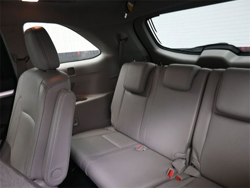 Used 2018 Toyota Highlander XLE image 19