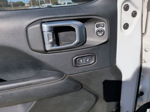 Used 2018 Jeep Wrangler Unlimited Rubicon image 11