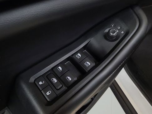 Used 2023 Jeep Grand Cherokee Laredo AWD/4WD image 13