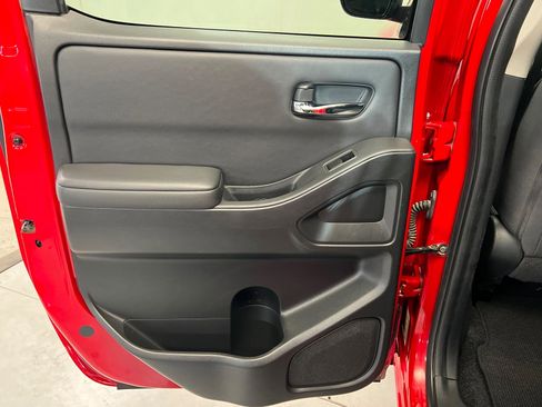 Used 2022 Nissan Frontier SV image 18