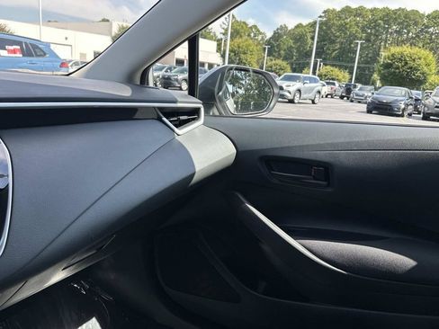 Used 2025 Toyota Corolla LE FWD image 38