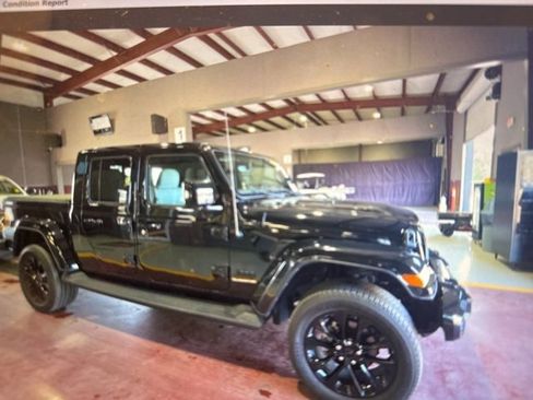 Used 2022 Jeep Gladiator Overland image 3