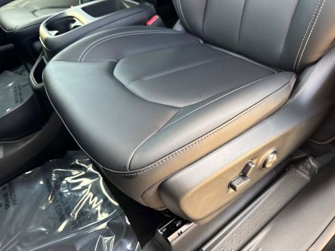 New 2026 Chrysler Voyager LX image 19