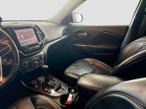 Used 2019 Jeep Cherokee Limited image 25