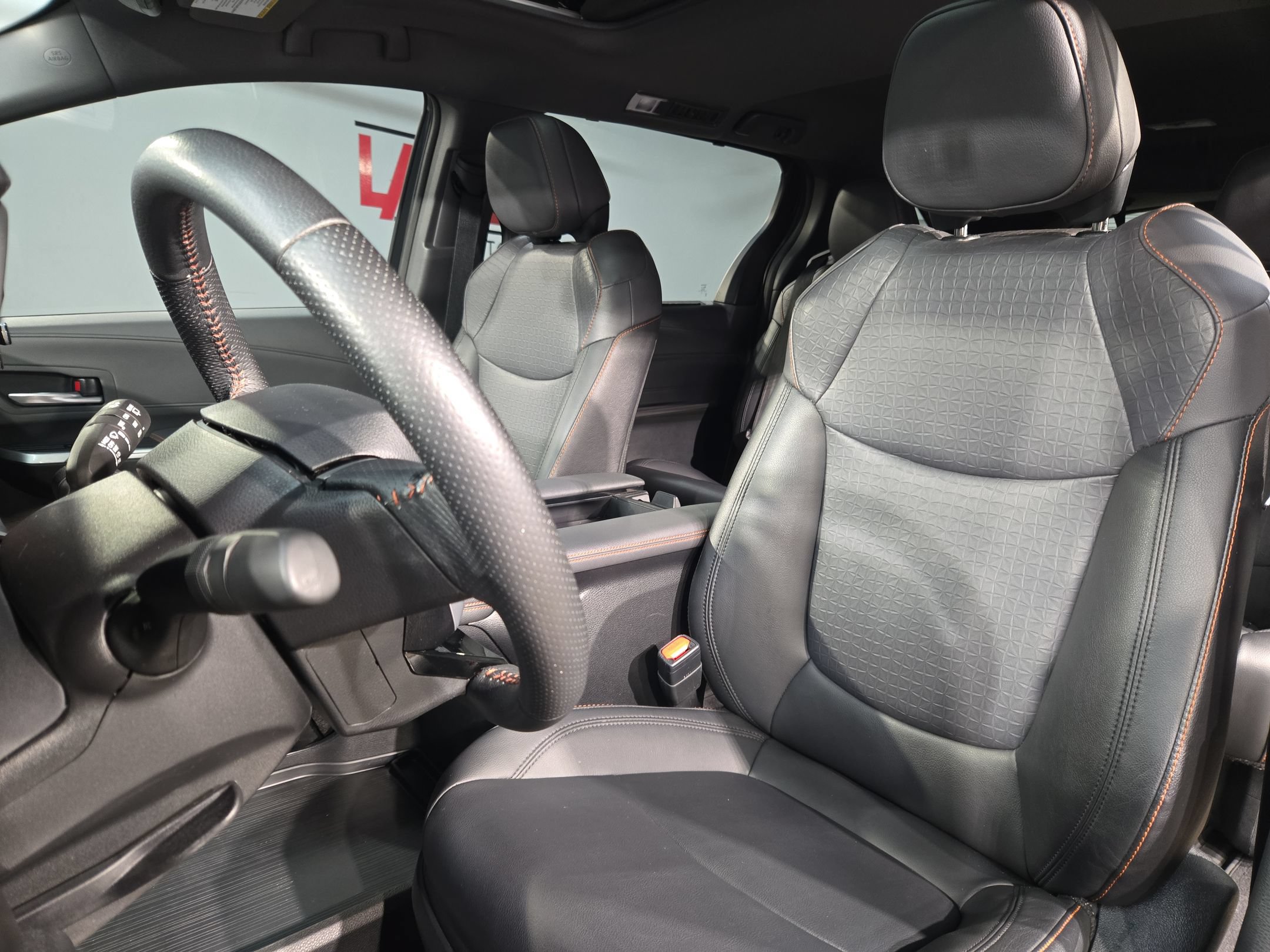 Used 2021 Toyota Sienna XSE FWD image 24