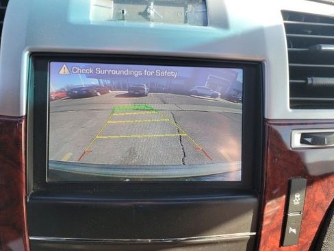 Used 2013 Cadillac Escalade Luxury image 15