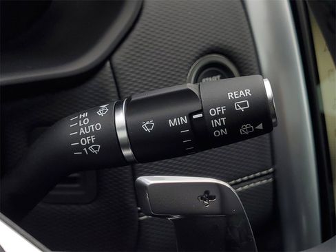 New 2025 Land Rover Discovery Dynamic SE image 17