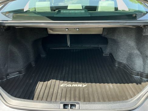 Used 2017 Toyota Camry SE w/ Moonroof Package FWD image 17