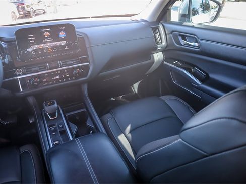 Used 2023 Nissan Pathfinder SL w/ Lighting Package (N92) image 20