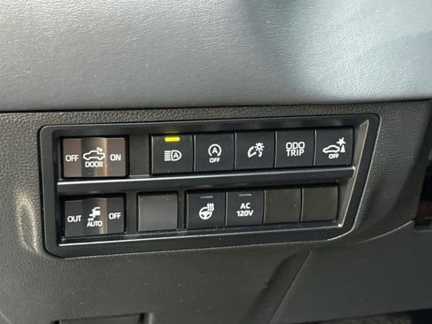 Used 2022 Toyota Tundra Platinum AWD/4WD image 24