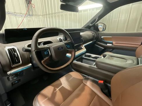 Used 2025 Ford Expedition King Ranch image 9