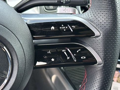 Used 2025 Mercedes-Benz GLB 250 image 24
