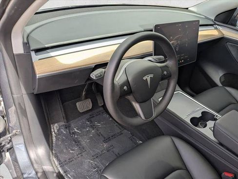 Used 2023 Tesla Model Y Long Range AWD/4WD image 10