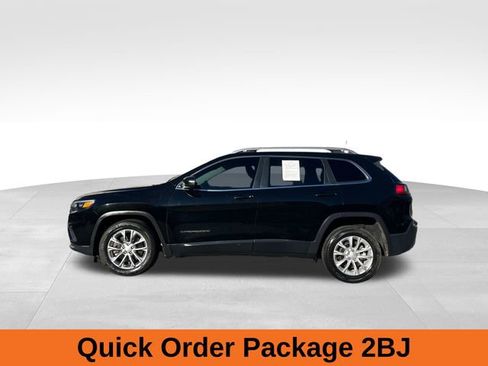 Used 2019 Jeep Cherokee Latitude w/ Cold Weather Group image 2