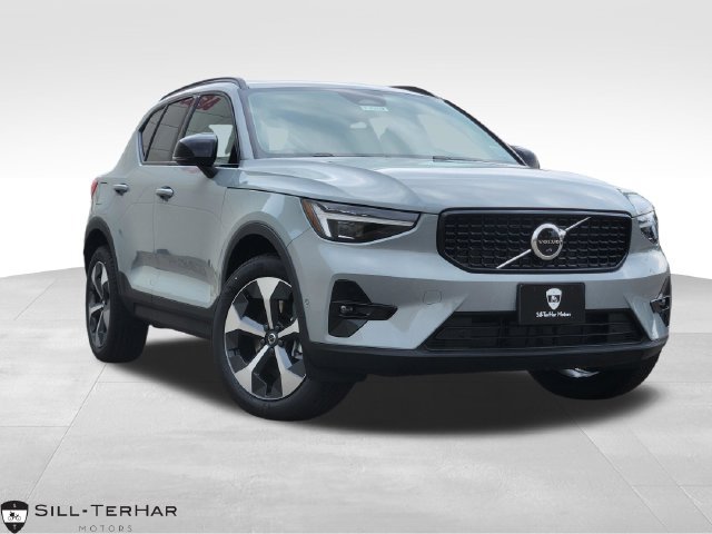 Used 2026 Volvo XC40 B5 Plus w/ Protection Package Premier AWD/4WD image 1