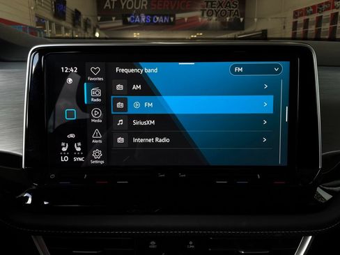 Used 2026 Volkswagen Atlas Cross Sport SE FWD image 34