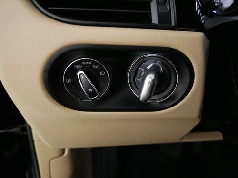 Used 2023 Porsche Macan Turbo image 26