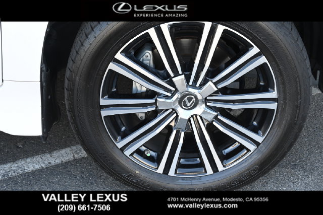 Used 2018 Lexus LX 570 4WD w/ Luxury Package image 16