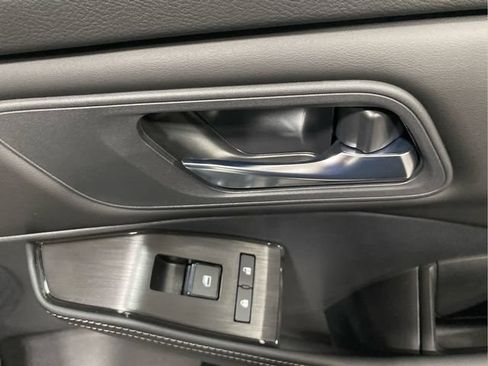 Certified 2025 Nissan Rogue SV AWD/4WD image 20