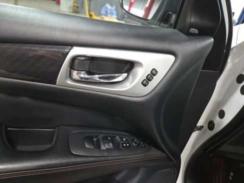 Used 2019 Nissan Pathfinder SL image 21