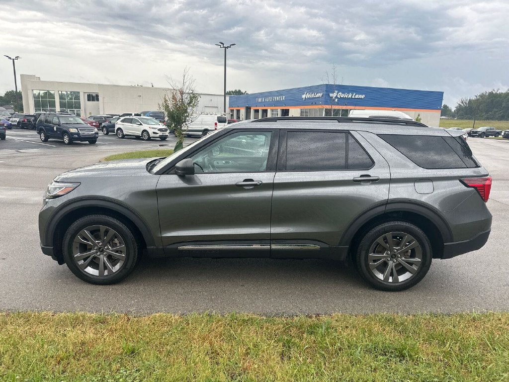 Used 2025 Ford Explorer Active w/ Active Comfort Package AWD/4WD image 5