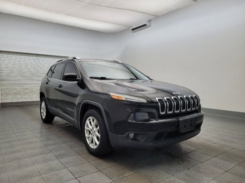 Used 2018 Jeep Cherokee Latitude w/ Safety Group image 13