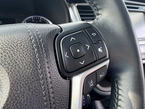 Used 2017 Toyota Highlander Limited AWD/4WD image 11