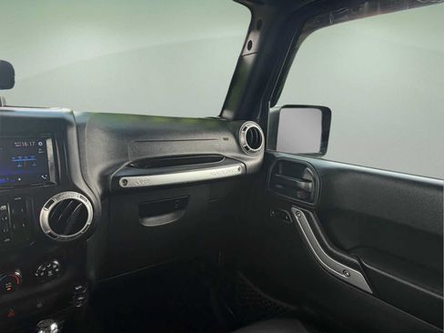 Used 2018 Jeep Wrangler Unlimited Sahara AWD/4WD image 22