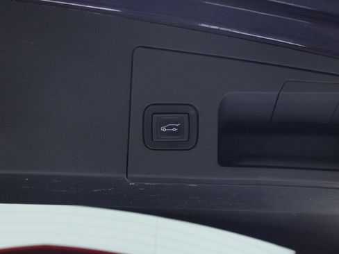 Used 2018 Cadillac XT5 Luxury w/ Driver Awareness Package image 13