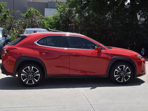 Used 2020 Lexus UX 200 w/ Premium Package FWD image 6