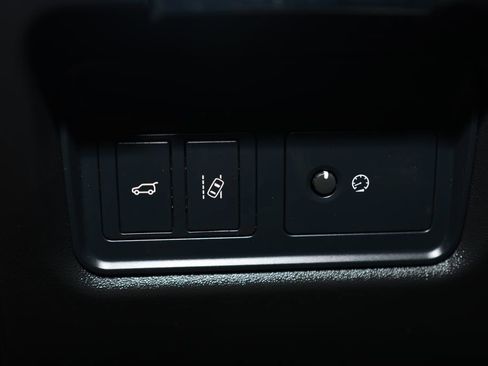 Used 2019 Jaguar E-PACE SE image 34