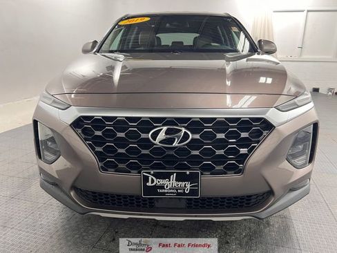 Used 2019 Hyundai Santa Fe SEL FWD image 2