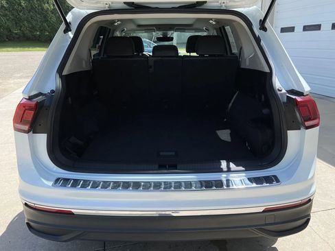 Used 2023 Volkswagen Tiguan SE w/ Panoramic Sunroof Package AWD/4WD image 26