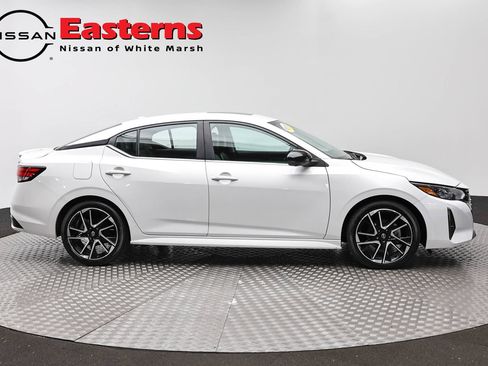 Used 2024 Nissan Sentra SR w/ SR Premium Package FWD image 4