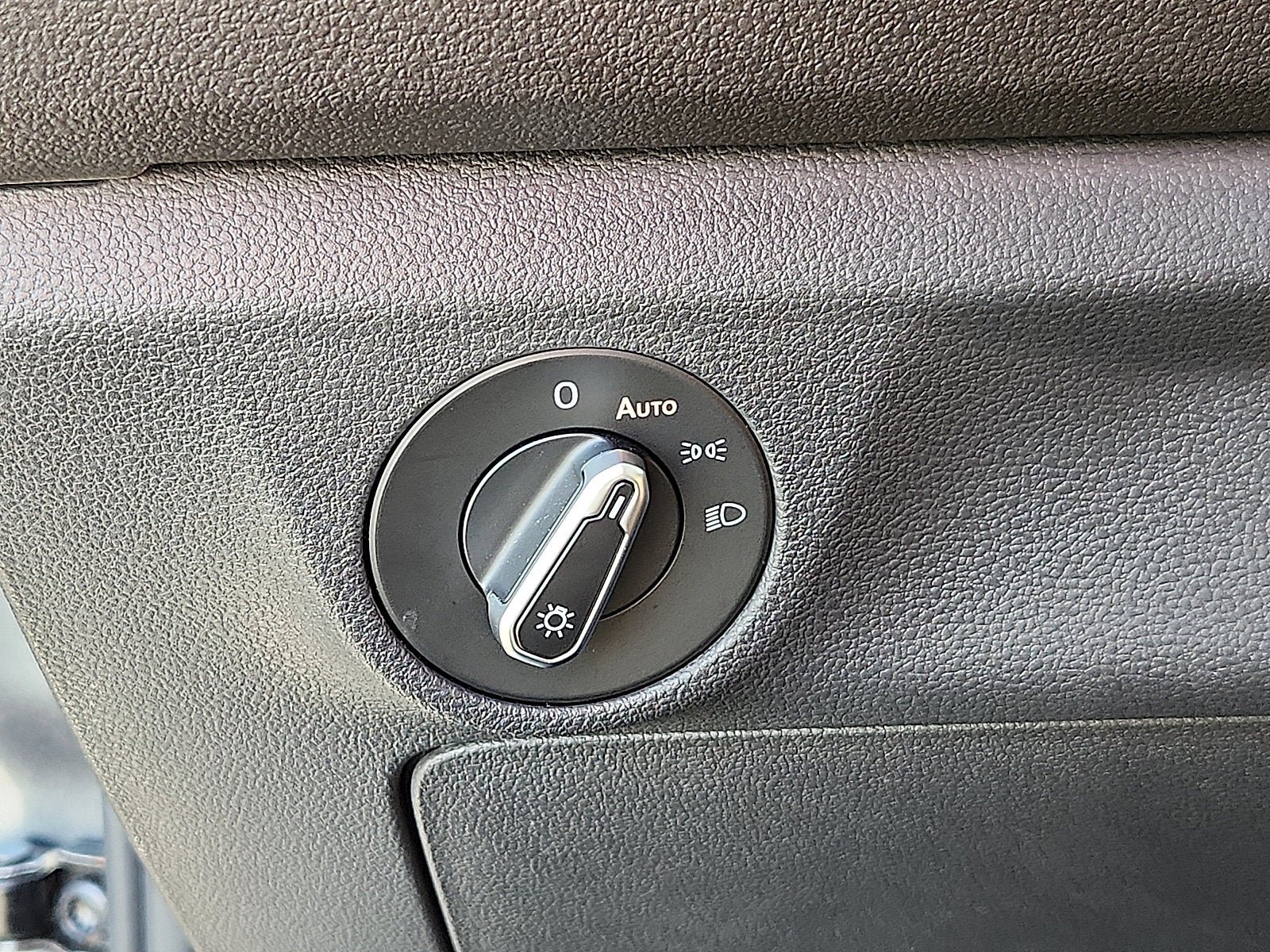 Certified 2023 Volkswagen Jetta SEL FWD image 22