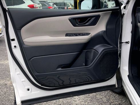 Certified 2025 Subaru Forester image 19