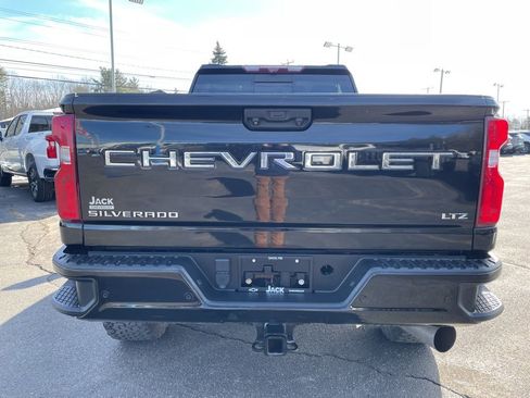 Used 2020 Chevrolet Silverado 2500 LTZ w/ LTZ Premium Package image 6